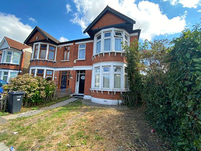 4 Bedroom Detached House To Rent In Goodmayes Lane, Goodmayes, Ilford, IG3