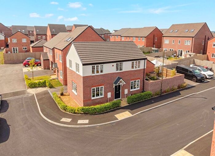 3 Bedroom Detached House For Sale In Ladybrook Close, Holmewood, S42