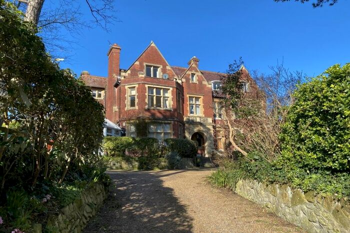 3 Bedroom Flat To Rent In Carlisle Road, Eastbourne BN20