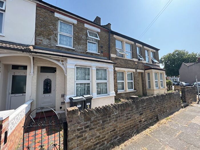 4 Bedroom Terraced House To Rent In Rollit Crescent, Hounslow, TW3