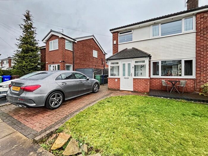 3 Bedroom Semi Detached House For Sale In Leyton Drive, Bury, BL9