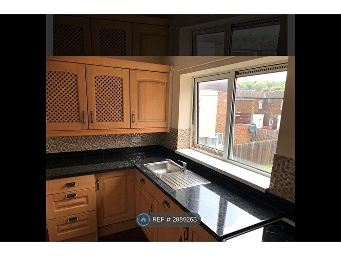 3 Bedroom Flat To Rent In Luton, Luton, LU2
