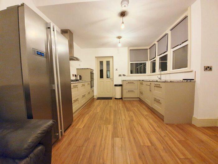 4 Bedroom Terraced House To Rent In Hunter House Road, Sheffield, S11