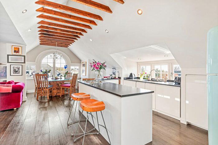 2 Bedroom Flat For Sale In Kidderpore Avenue, London, NW3