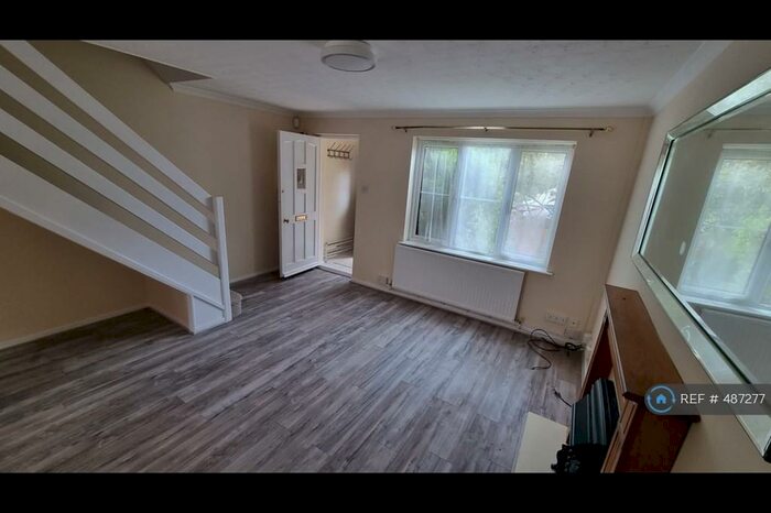 3 Bedroom Semi-Detached House To Rent In Ash Close, Aylesbury, HP20