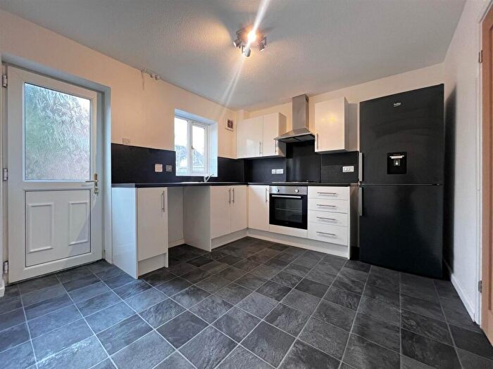 2 Bedroom Semi-Detached House To Rent In Idas Close, Hull, HU9