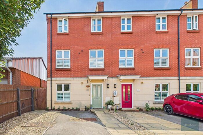 4 Bedroom End Of Terrace House For Sale In Foundry Close, Wiltshire, SN12