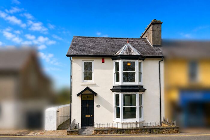 5 Bedroom Semi-Detached House For Sale In College Street, Lampeter, SA48