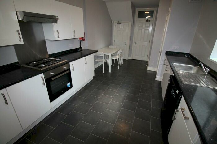 5 Bedroom Maisonette To Rent In Portland Terrace, Newcastle Upon Tyne, NE2