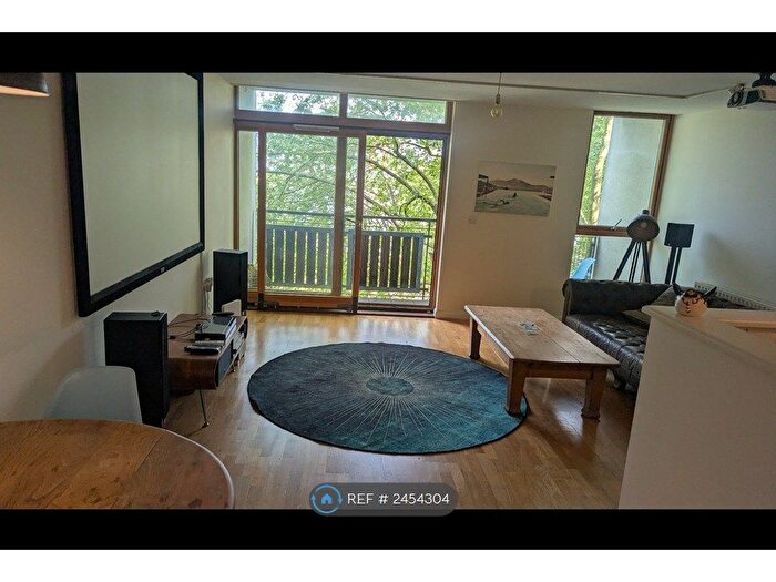 2 Bedroom Flat To Rent In Longshore, London, SE8