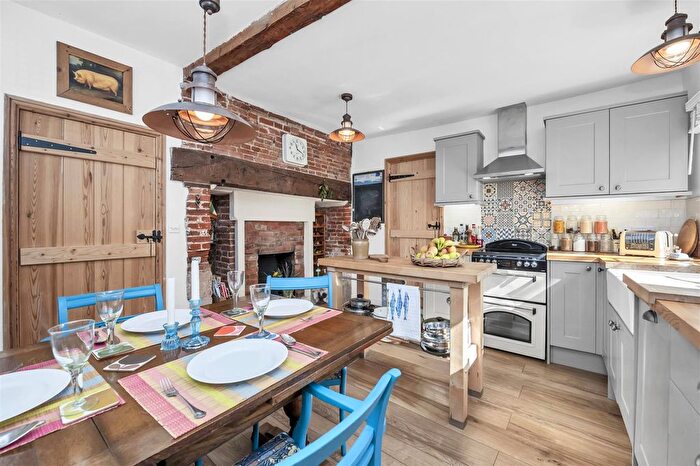 2 Bedroom Town House For Sale In Southgate Street, Bury St. Edmunds, IP33