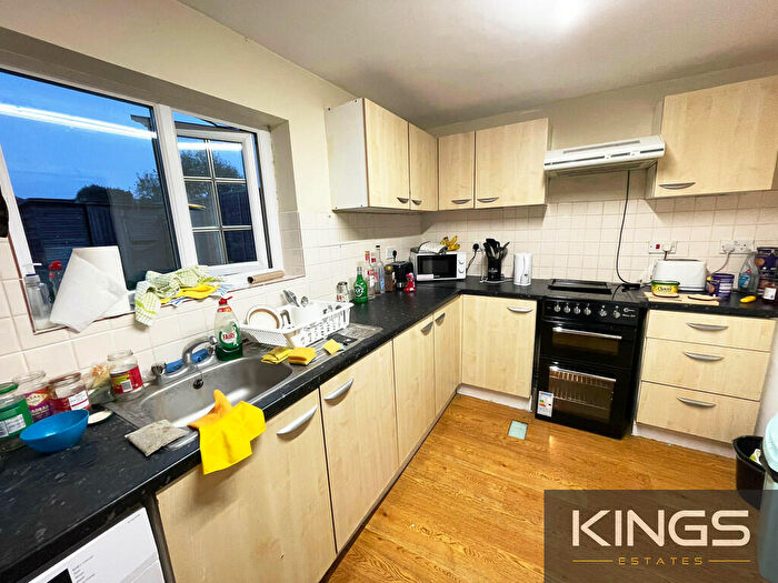 3 Bedroom Flat To Rent In Broadlands Road, SO17