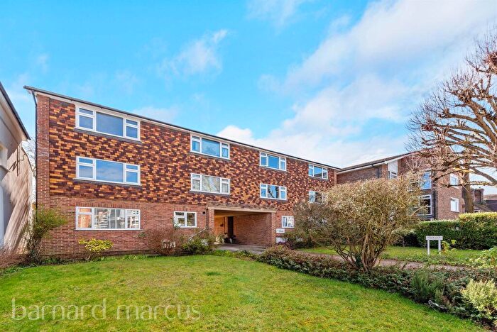 2 Bedroom Flat To Rent In Lime Grove, New Malden, KT3