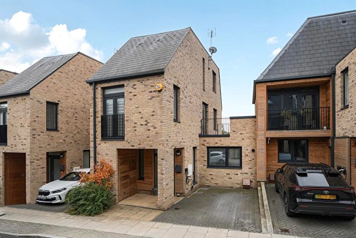 3 Bedroom Terraced House For Sale In Helios Way, Barnet, EN5