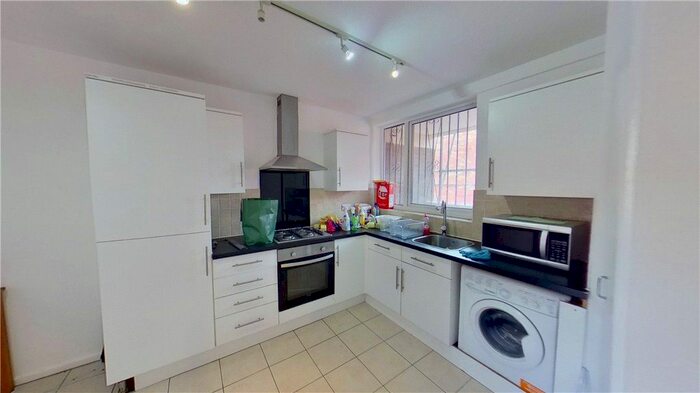 4 Bedroom Flat To Rent In Kinglake Street, London, SE17
