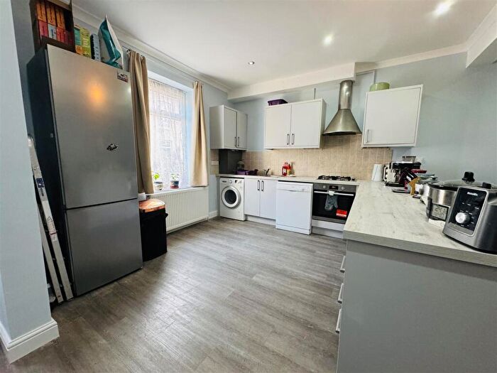 2 Bedroom House To Rent In Alsop Road, Bristol, BS15