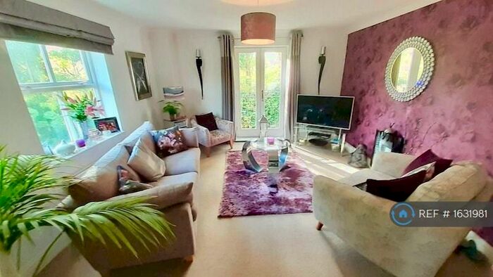 2 Bedroom Flat To Rent In Hanover House, Manchester, M20