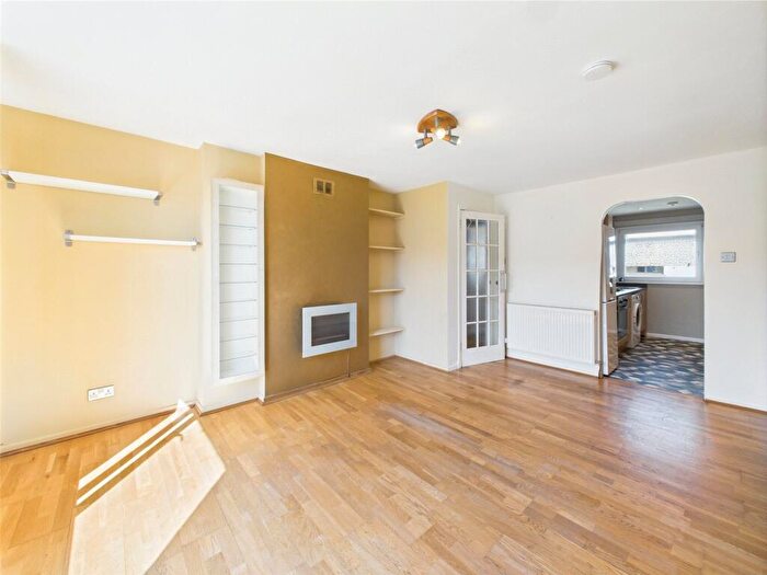 2 Bedroom Apartment To Rent In Magdalene Gardens, Edinburgh, Midlothian, EH15