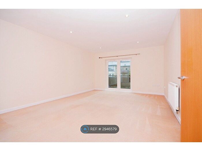 2 Bedroom Flat To Rent In Cassio House, Watford, WD18