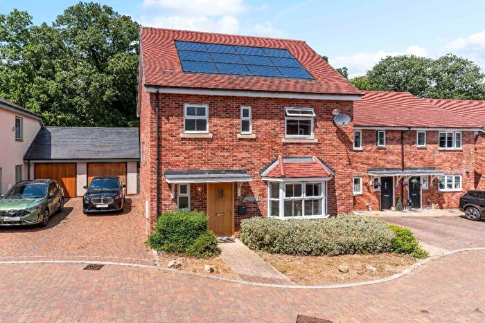 3 Bedroom Detached House For Sale In Watlington Gardens, Brentwood, CM13