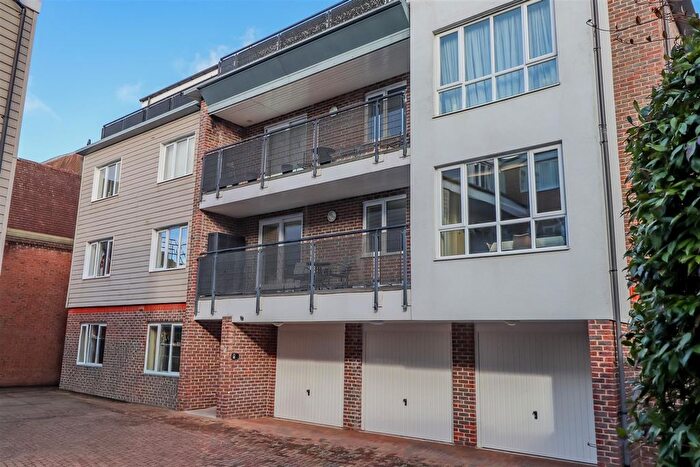 2 Bedroom Flat For Sale In Denne Parade, Horsham, RH12