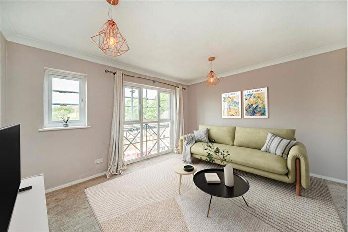 1 Bedroom Flat For Sale In Farrow Lane, New Cross, SE14