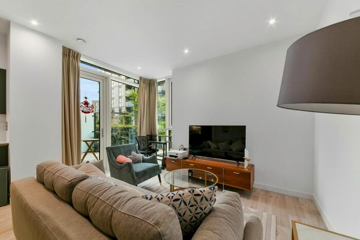 1 Bedroom Flat To Rent In Hartington Court, Woodberry Down, London, N4