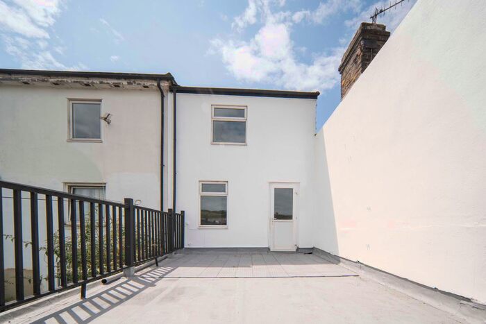 3 Bedroom Flat To Rent In A London Road, Dover, Kent, CT17