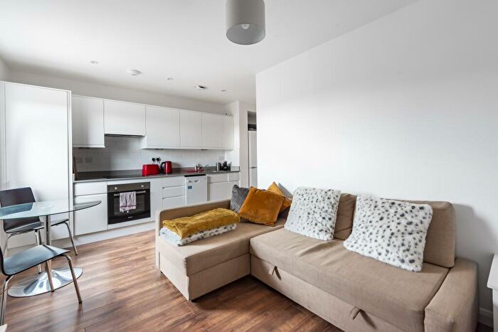 1 Bedroom Apartment To Rent In Stoke Road, Slough, SL2