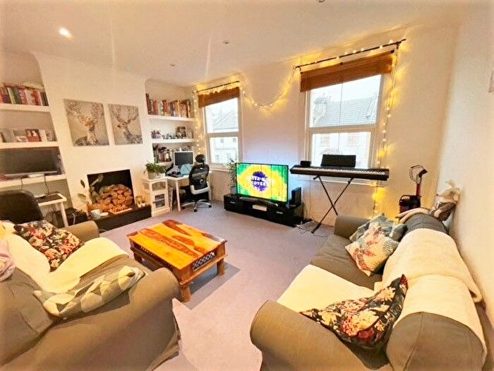 1 Bedroom Flat To Rent In Cochrane Road, Wimbledon, SW19
