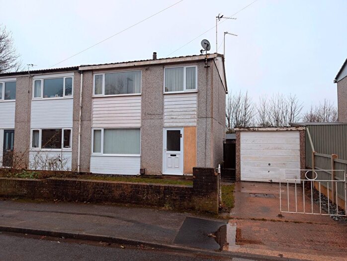 3 Bedroom Semi-Detached House To Rent In Queens Square, Pontefract, West Yorkshire, Uk, WF8