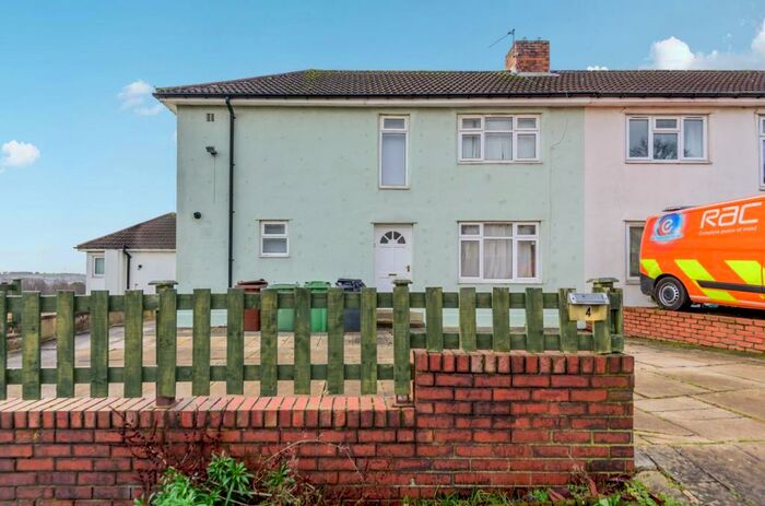 3 Bedroom Semi-Detached House To Rent In Grove Road, Horsforth, LS18