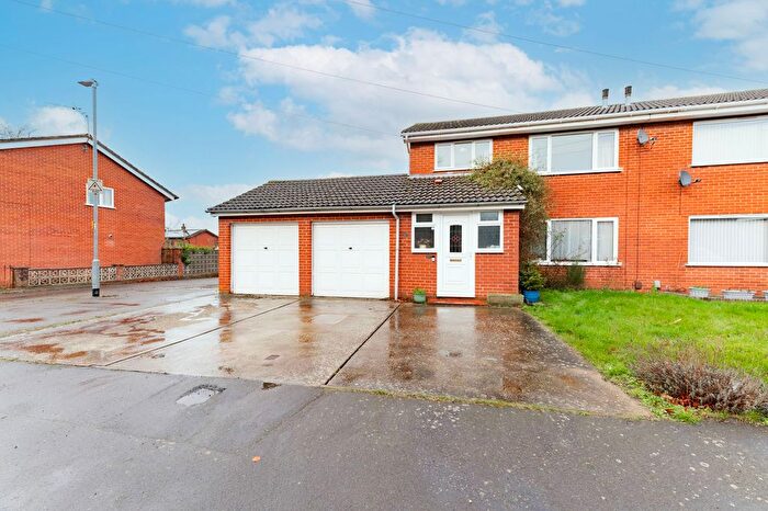 3 Bedroom Semi-Detached House For Sale In Aylesbury Close, Norwich, NR3