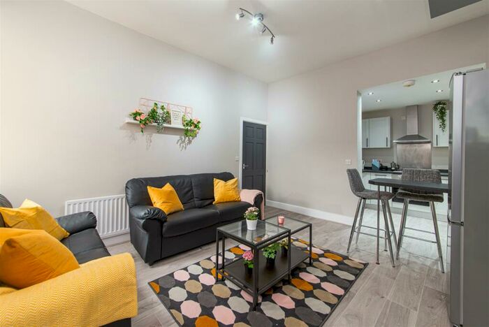 3 Bedroom Flat To Rent In Tosson Terrace, Heaton, Newcastle Upon Tyne, NE6