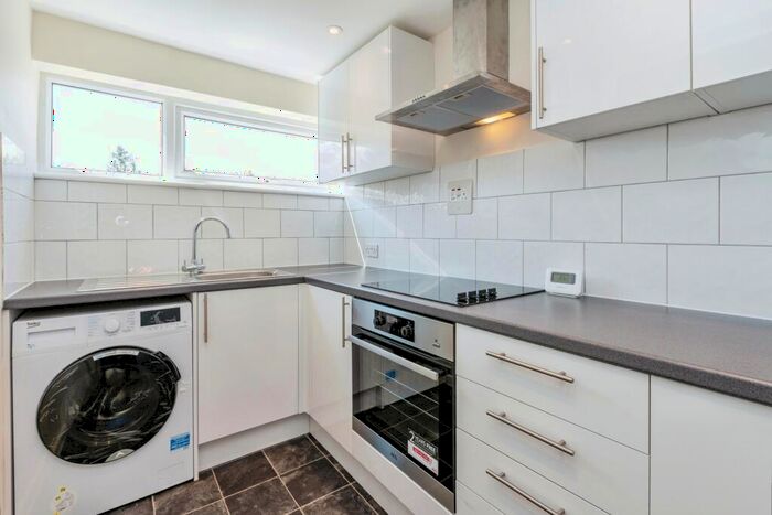 1 Bedroom Flat To Rent In Sutherland Close, EN5