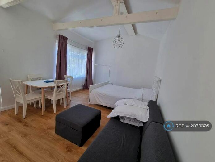 Studio To Rent In Elsrick Avenue, Morden, SM4