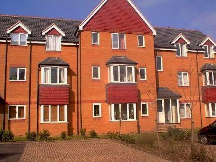 2 Bedroom Flat To Rent In Redoubt Close, Hitchin, SG4