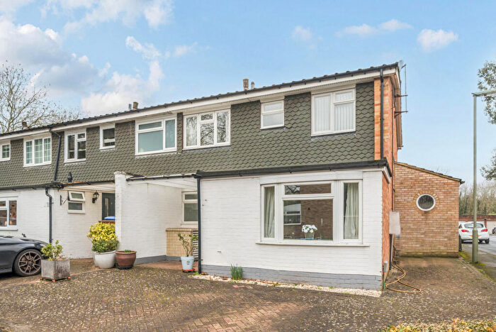 3 Bedroom End Of Terrace House For Sale In Green Lane Close, Byfleet, KT14