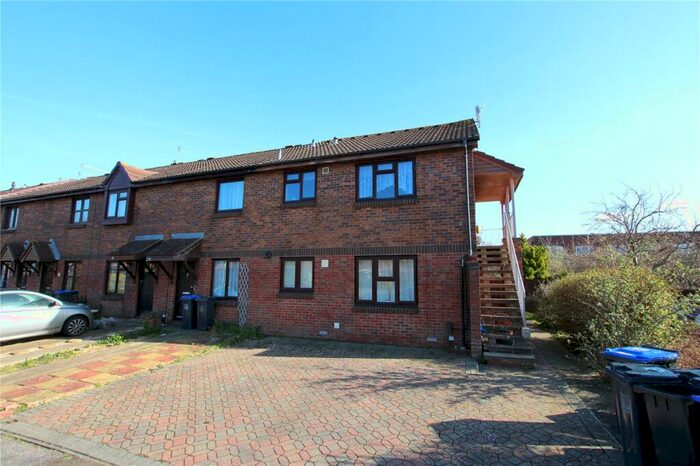 Flat To Rent In Pilgrims Walk, Worthing, West Sussex, BN13