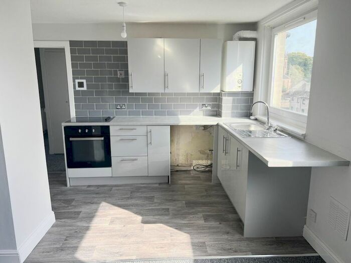 2 Bedroom Flat To Rent In Station Road, Harold Wood, Romford, RM3