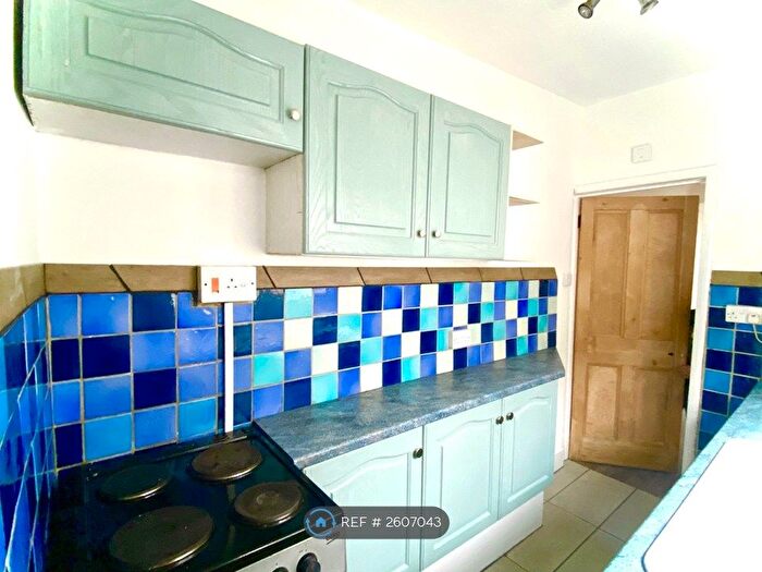 2 Bedroom Terraced House To Rent In Blenheim Gardens, Reading, RG1