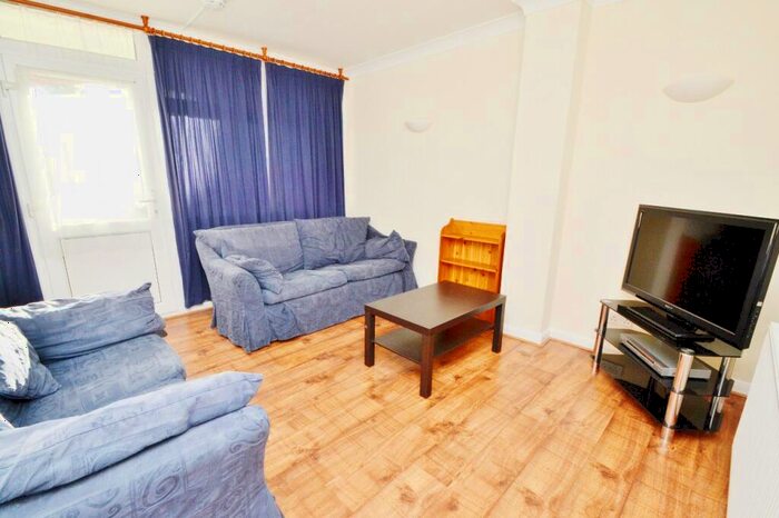 4 Bedroom Terraced House To Rent In Southampton, SO15