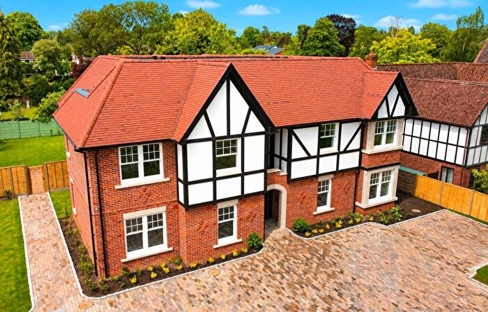 2 Bedroom Apartment For Sale In Beauchamp Road, East Molesey, KT8