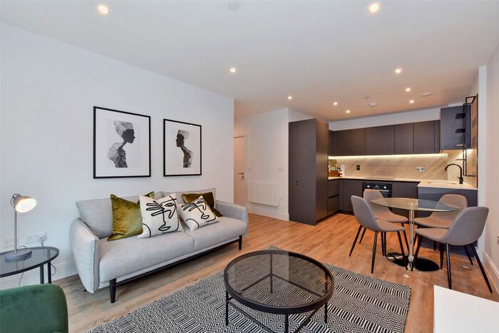 2 Bedroom Flat To Rent In Darjeeling House, Memorial Avenue, Slough, SL1