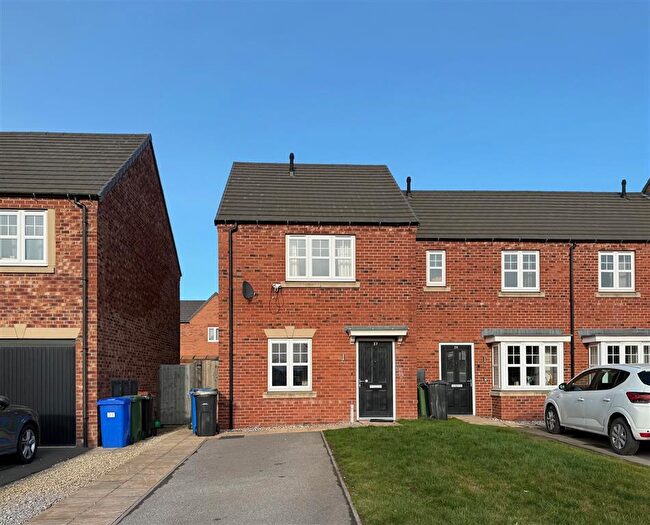 3 Bedroom Town House To Rent In Brinsley Way, Harworth, Doncaster, DN11