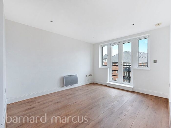 2 Bedroom Flat For Sale In High Street, Brentford, TW8