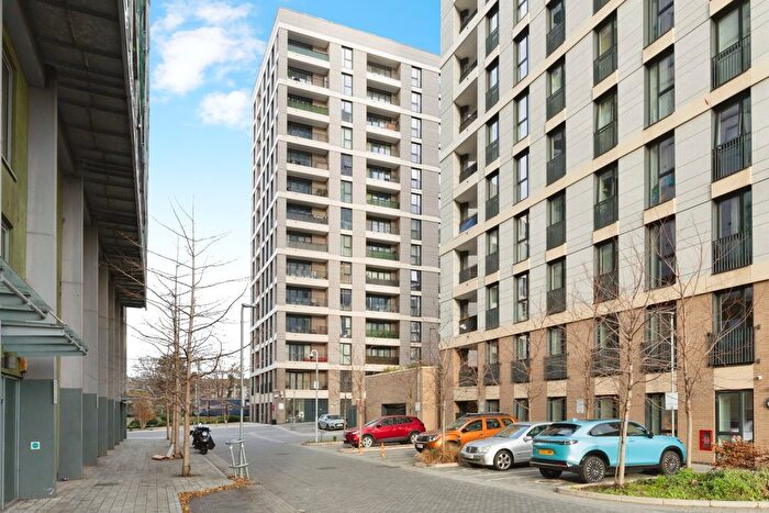 2 Bedroom Flat To Rent In Ilford Hill, Ilford, IG1