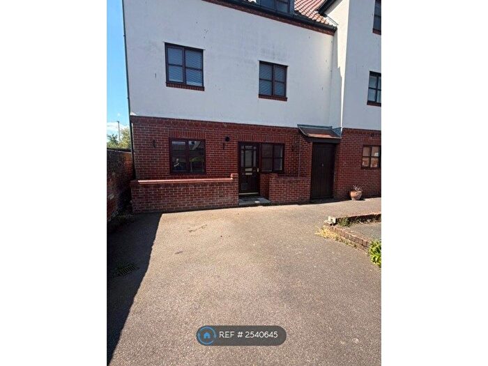 1 Bedroom Flat To Rent In Bank Loke, North Walsham, NR28