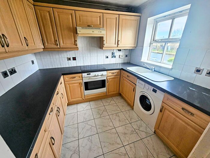 2 Bedroom Maisonette To Rent In Tollgate Drive, Hayes, UB4