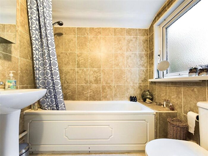 2 Bedroom Apartment To Rent In William Street, Swindon, Wiltshire, SN1